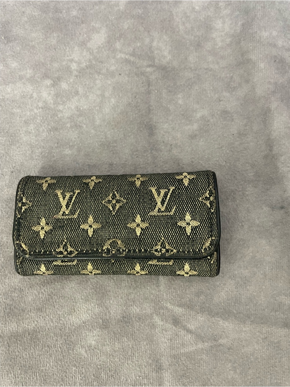 Authentic Louis Vuitton Blue Denim Monogram 4-Ring Key Holder